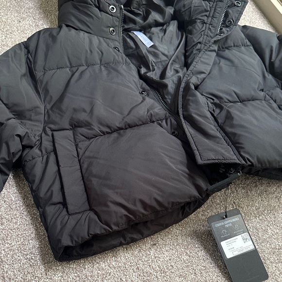 Fabletics Black Cropped Hooded Puffer - Picture 4 of 4